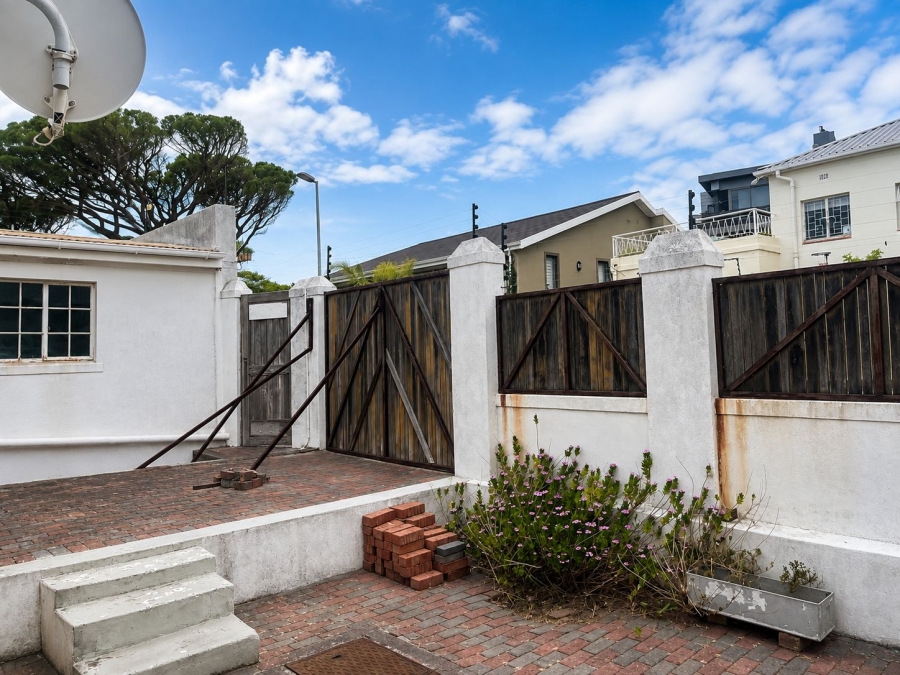 2 Bedroom Property for Sale in Vredehoek Western Cape
